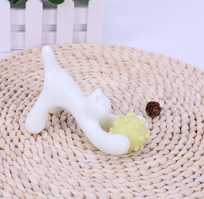 7710481 Cat Shape Massager Roller