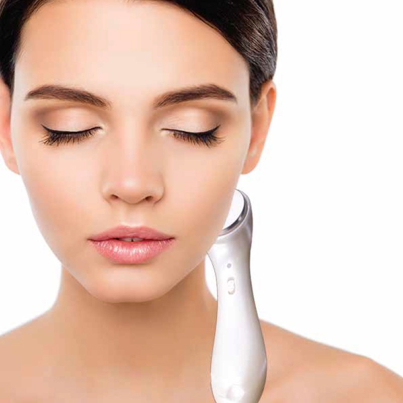 7712418portable Personal use skin care tool ion beauty and health instrument