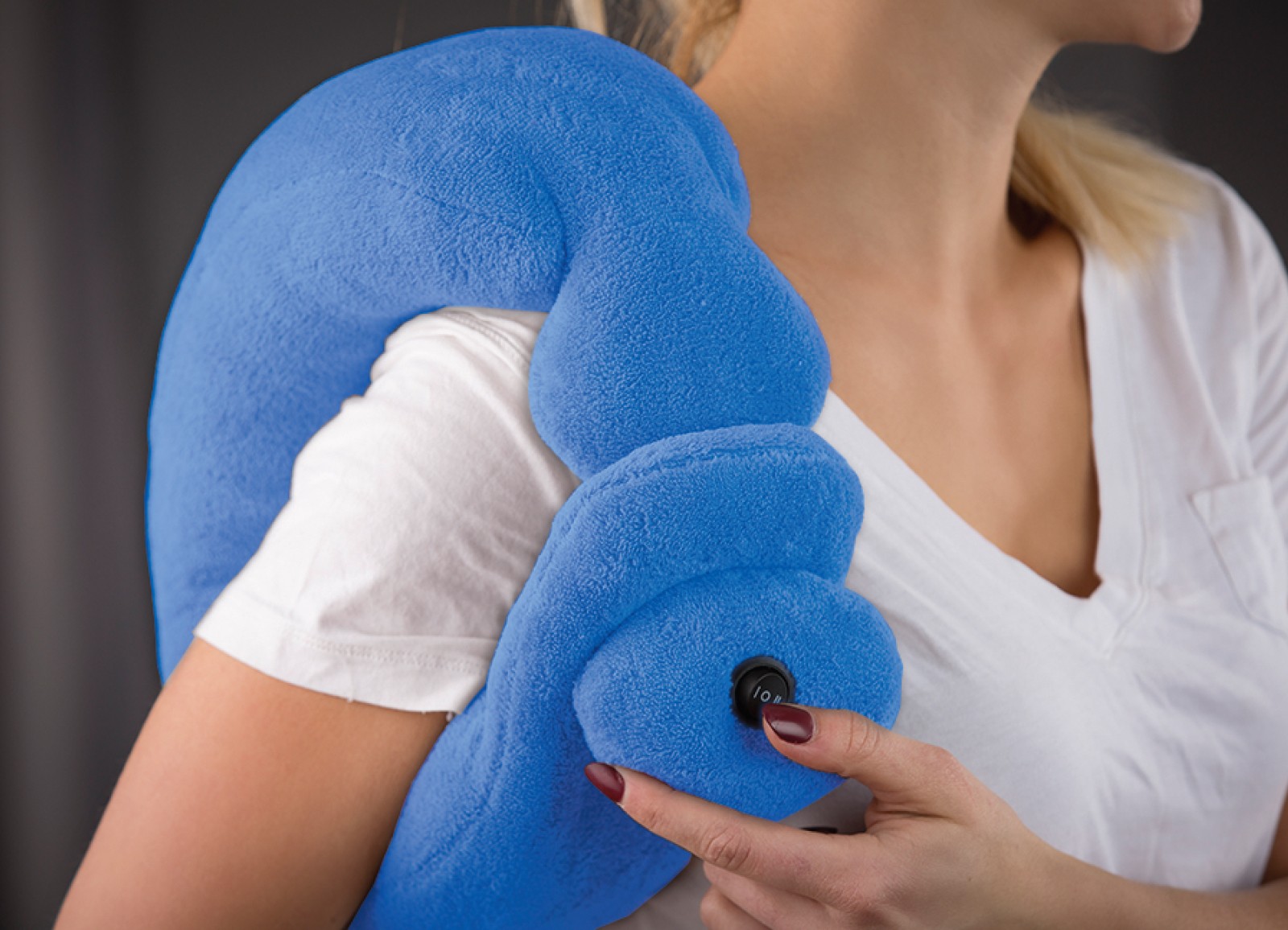 7711633  portable travel small electric relax heat massage pillow