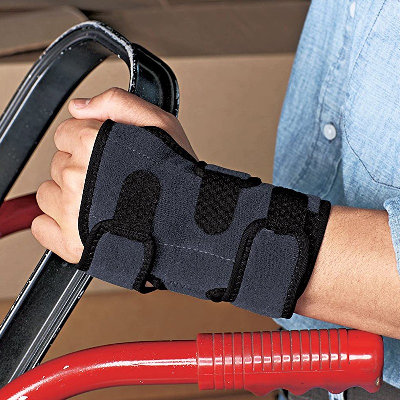 7703963 Sport Deluxe Wrist Brace